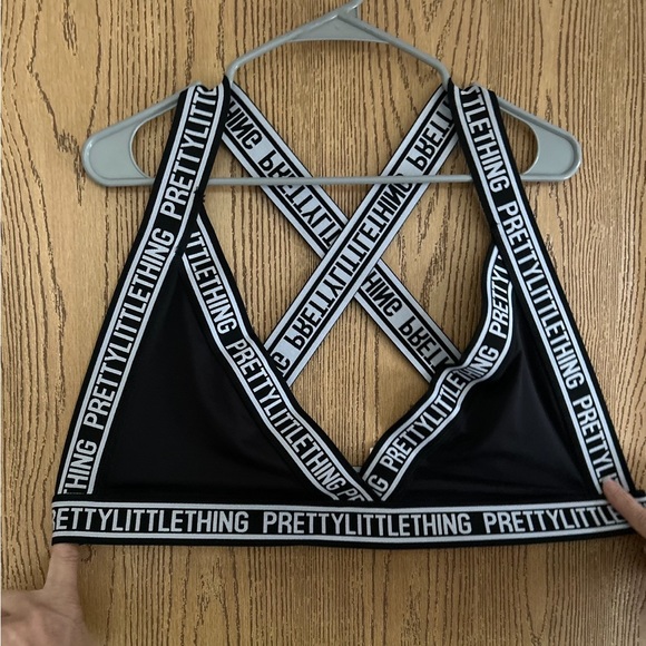 PrettyLittleThings sports bra in a size XL - Picture 3 of 4